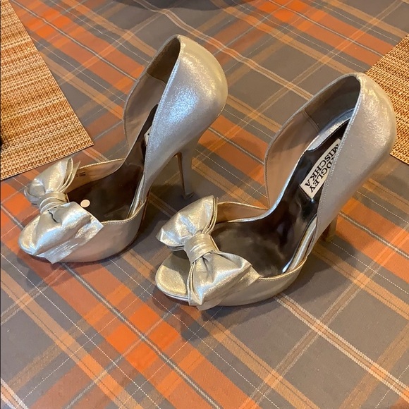 Badgley Mischka Peep Toe Pumps 👠 - Picture 3 of 5